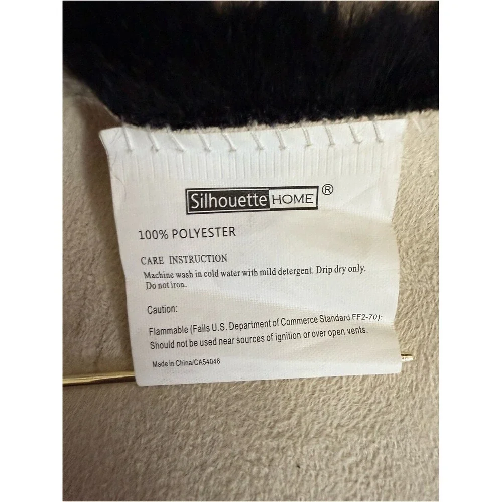 Silhouette homes Plush Black Faux Fur Accent Rug